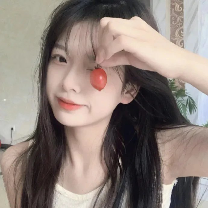 当她换上泳衣海报